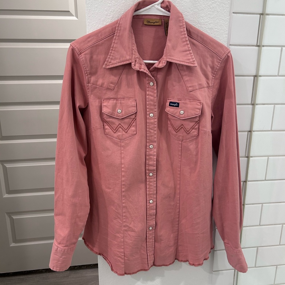 Women’s wrangler pearl snap shirt